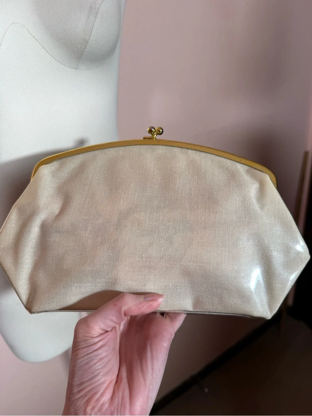 Vintage Cottagecore pink floral gold metal frame kisslock Clutch